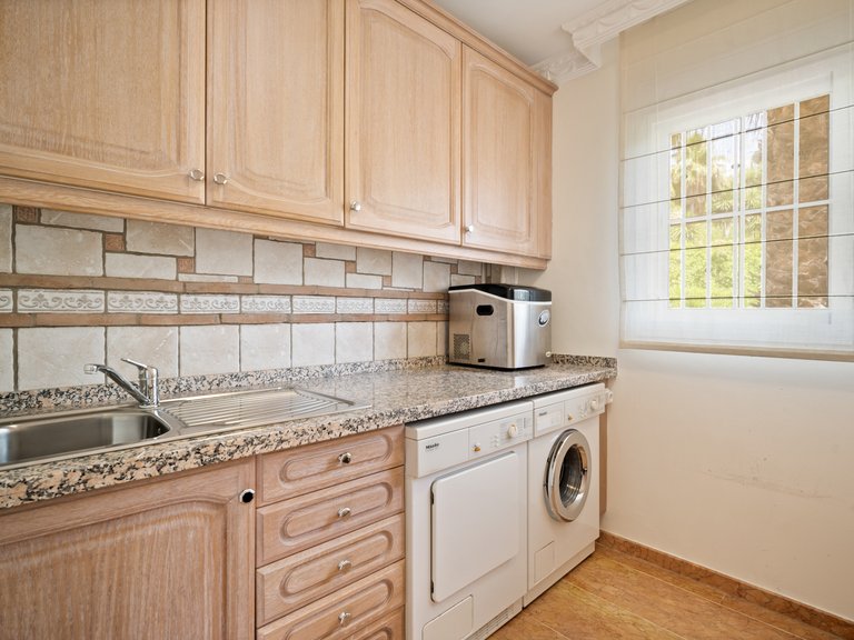 Villa for Sale in Marbella, Malaga 25