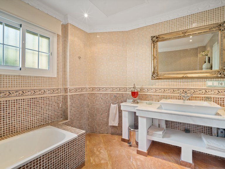 Villa for Sale in Marbella, Malaga 16