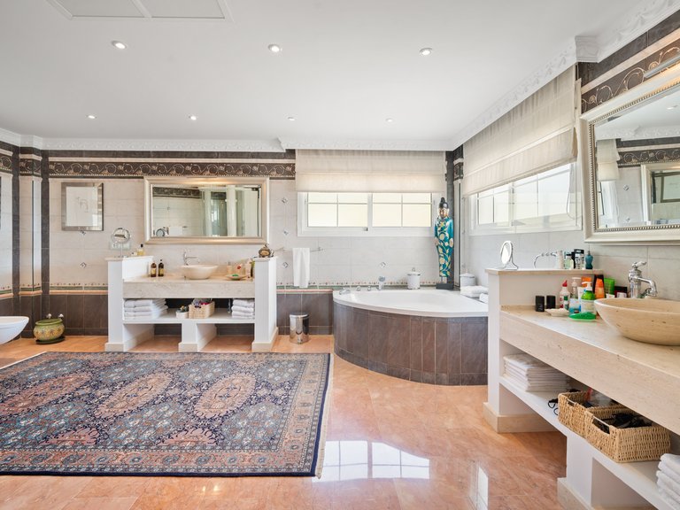 Villa for Sale in Marbella, Malaga 21
