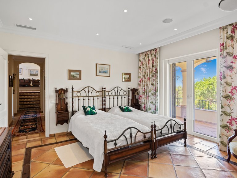 Villa for Sale in Benahavis, Malaga 32