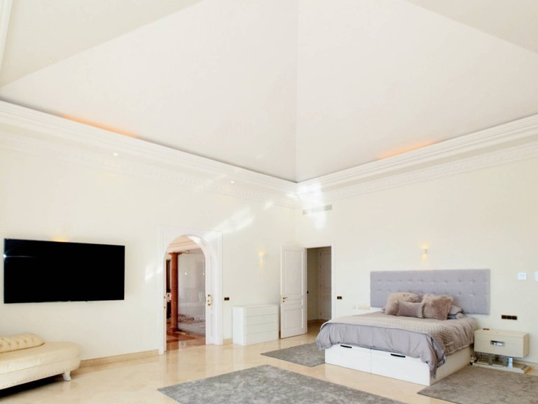 Villa for Sale in Benahavis, Malaga 16