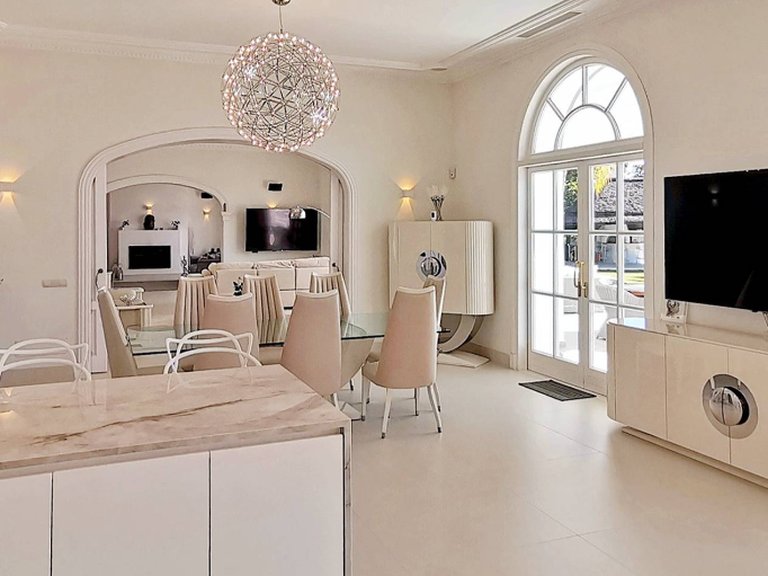 Villa for Sale in Benahavis, Malaga 11