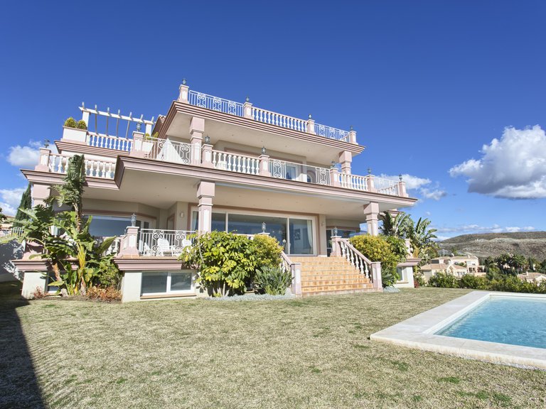 Villa for Sale in Benahavis, Malaga 1