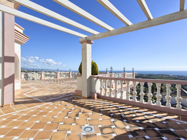 Villa for Sale in Benahavis, Malaga 5
