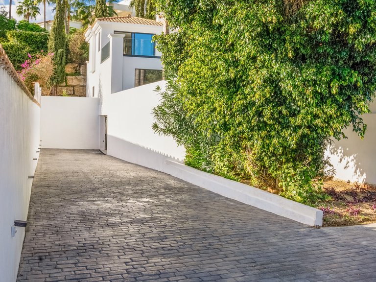 Villa for Sale in Marbella, Malaga 32