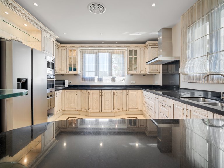 Villa for Sale in Marbella, Malaga 5