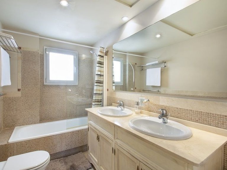 Apartment for Sale in Marbella, Malaga 11
