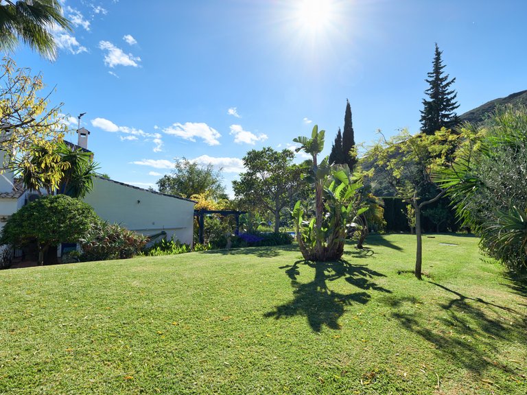 Villa for Sale in Estepona, Malaga 2