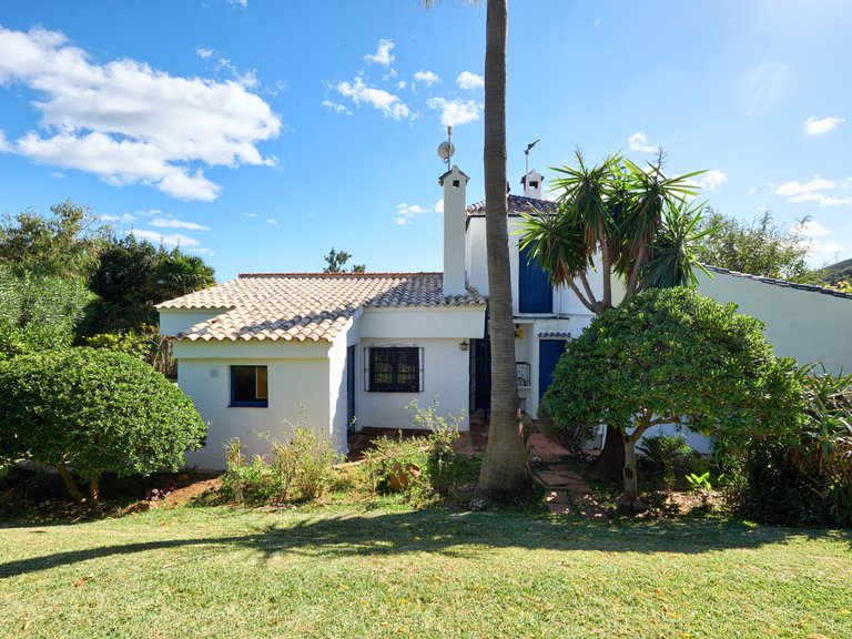 Villa for Sale in Estepona, Malaga 3