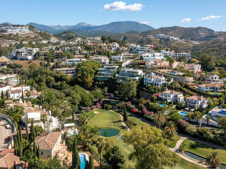 Villa for Sale in Marbella, Malaga 4