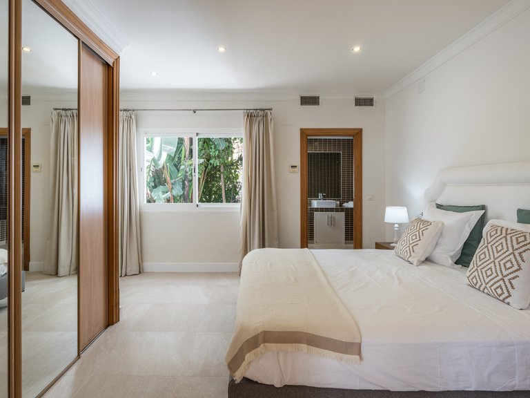 Villa for Sale in Marbella, Malaga 34