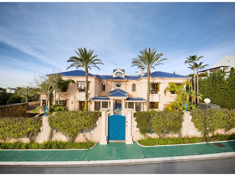 Villa for Sale in Marbella, Malaga 1