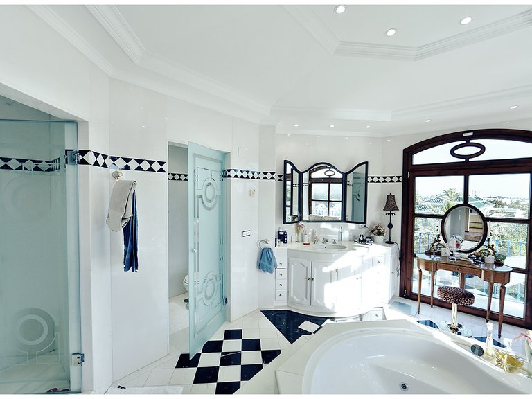 Villa for Sale in Marbella, Malaga 19