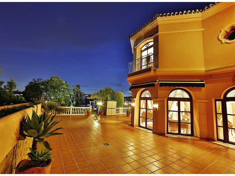 Villa for Sale in Marbella, Malaga 28
