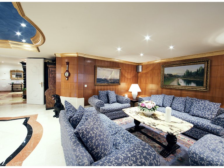 Villa for Sale in Marbella, Malaga 34