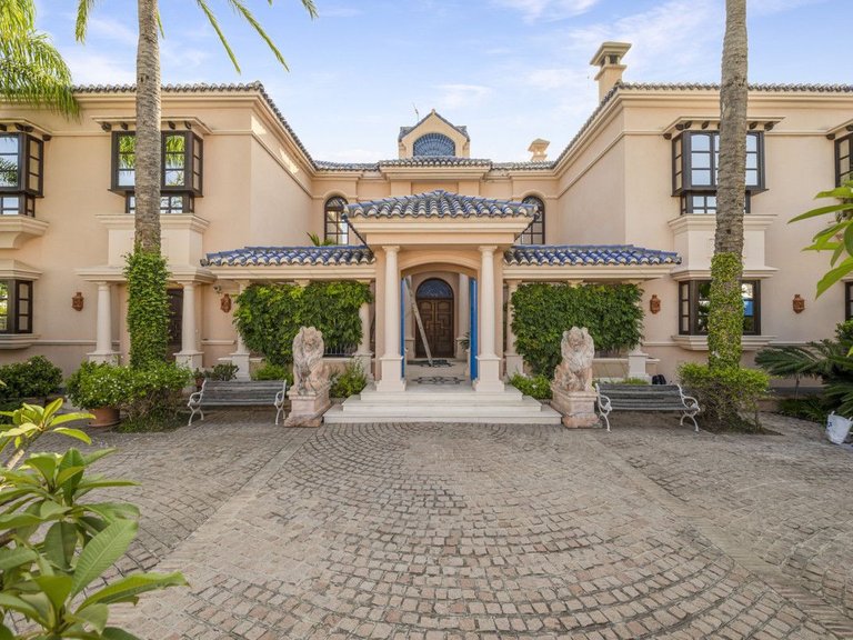 Villa for Sale in Marbella, Malaga 6