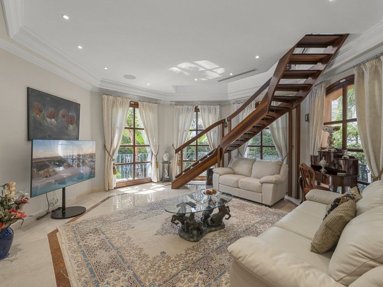 Villa for Sale in Marbella, Malaga 9