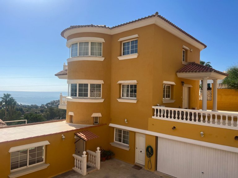 Villa for Sale in Marbella, Malaga 1