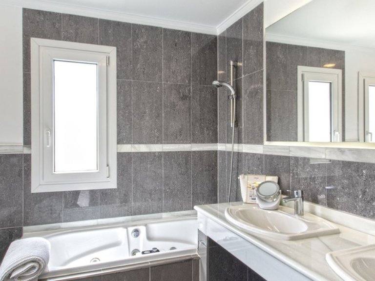 Villa for Sale in Estepona, Malaga 15