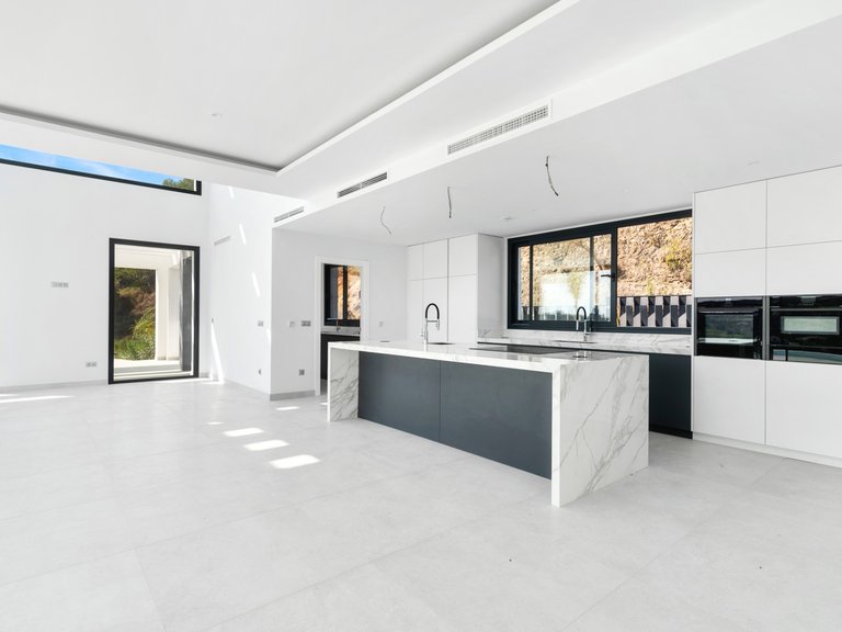 Villa for Sale in Marbella, Malaga 16