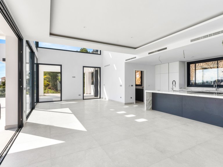 Villa for Sale in Marbella, Malaga 25