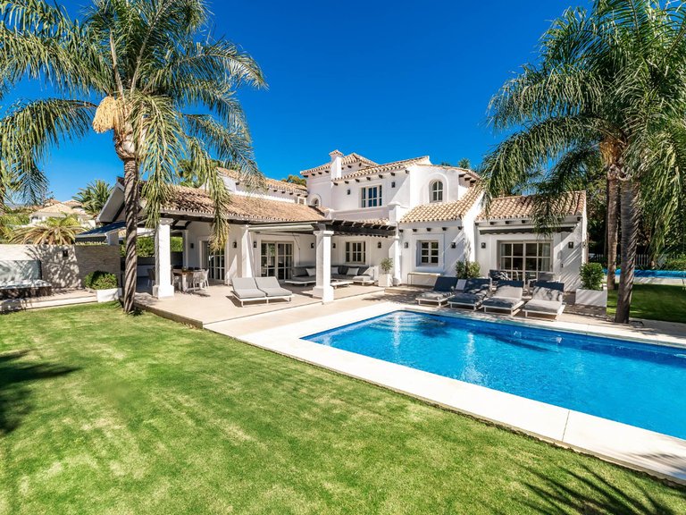 Villa for Sale in Marbella, Malaga 25