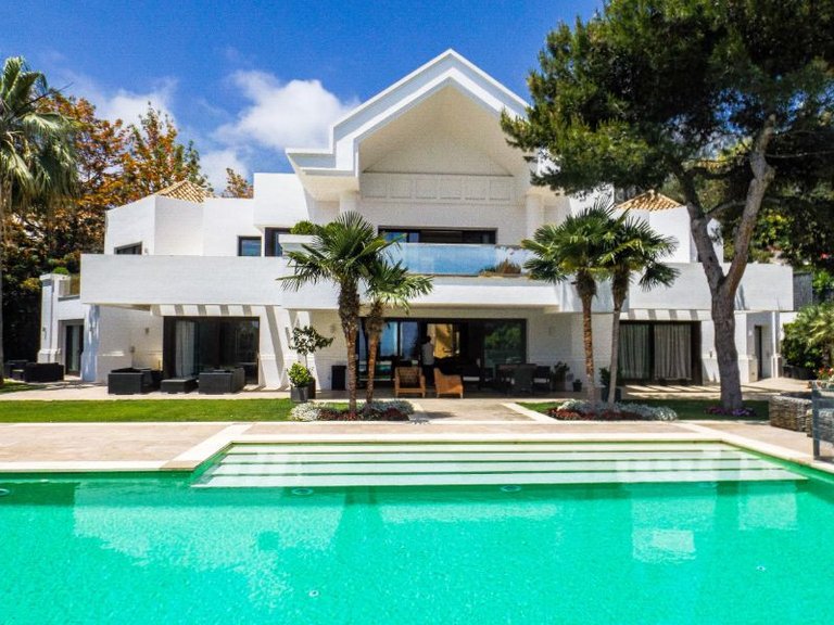 Villa for Sale in Marbella, Malaga 8