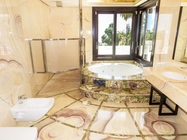 Villa for Sale in Marbella, Malaga 24
