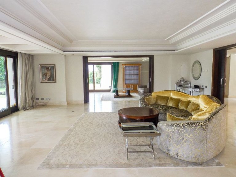 Villa for Sale in Marbella, Malaga 16
