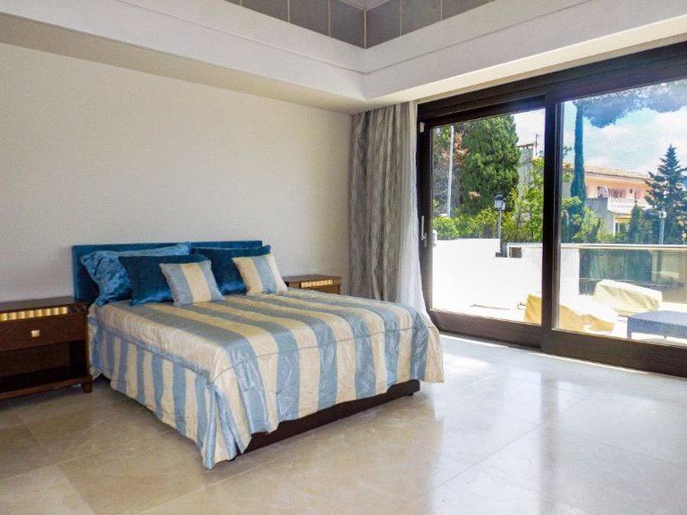 Villa for Sale in Marbella, Malaga 26