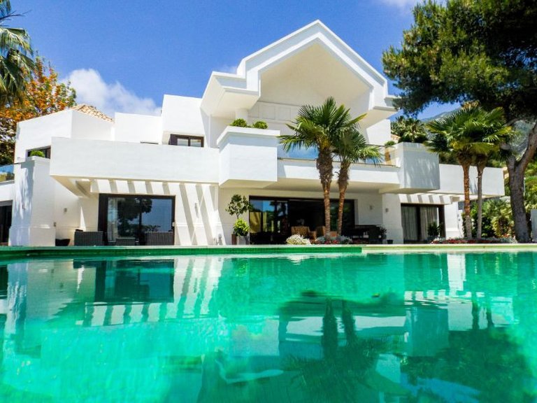 Villa for Sale in Marbella, Malaga 9
