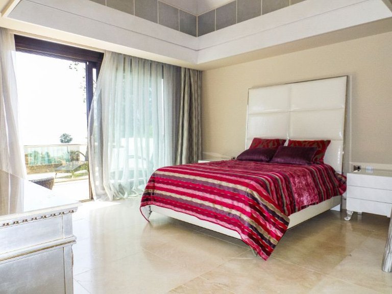 Villa for Sale in Marbella, Malaga 25