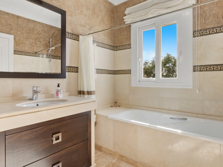Villa for Sale in Marbella, Malaga 32