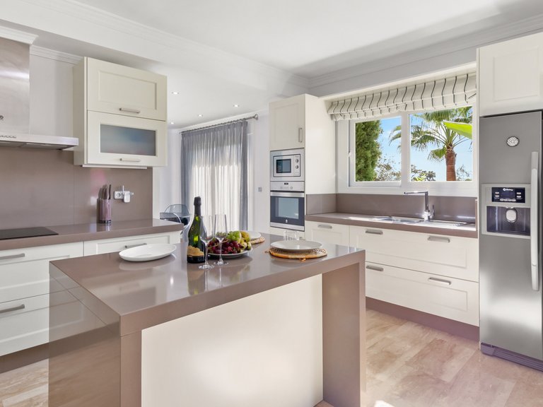 Villa for Sale in Marbella, Malaga 24