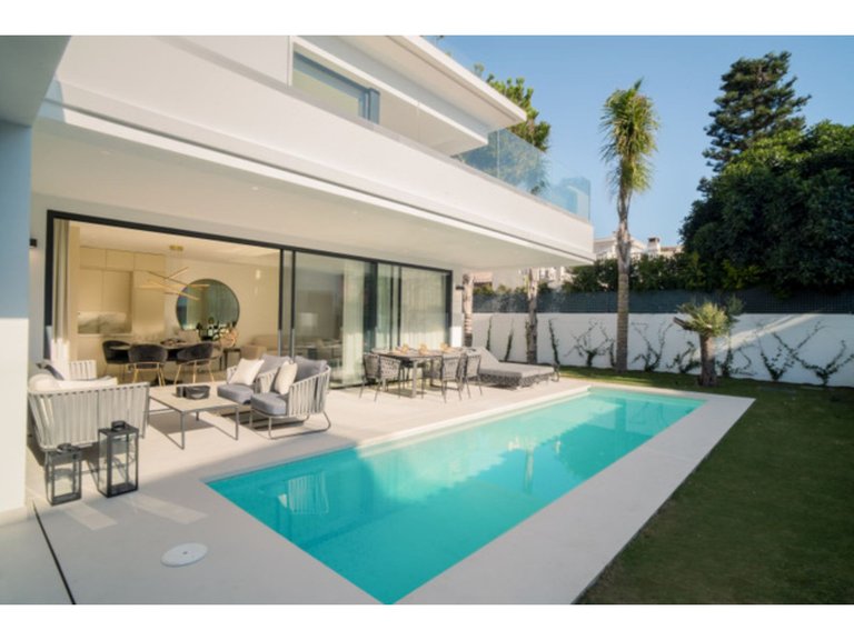 Villa for Sale in Marbella, Malaga 1