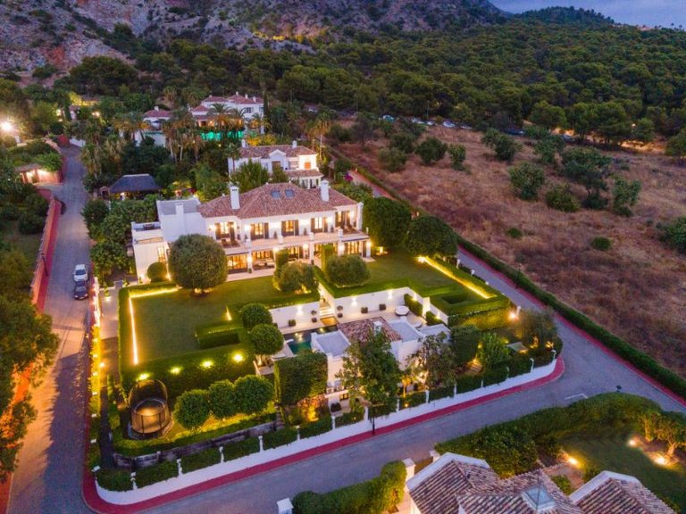 Villa for Sale in Marbella, Malaga 1