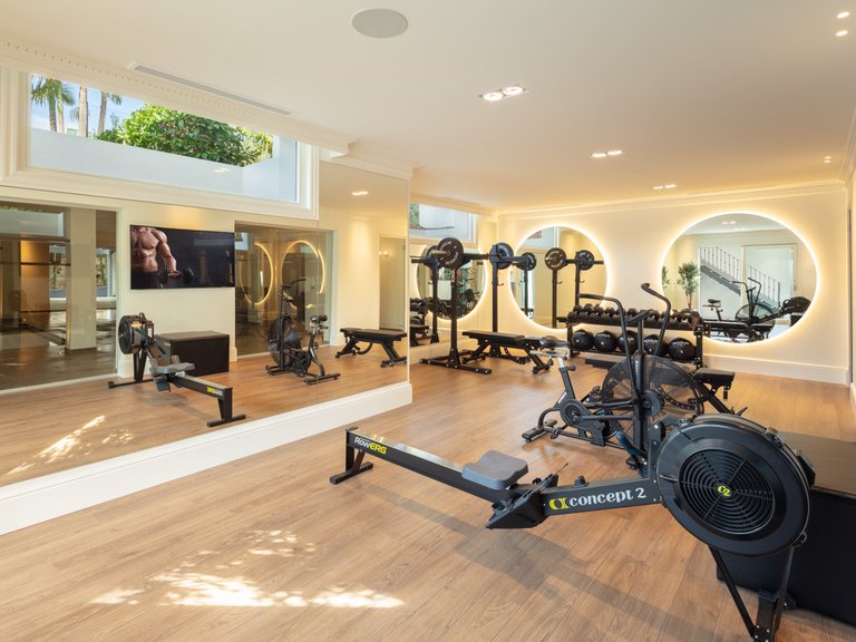 Villa for Sale in Marbella, Malaga 32