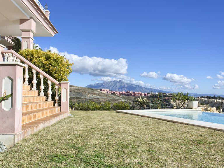 Villa for Sale in Marbella, Malaga 10