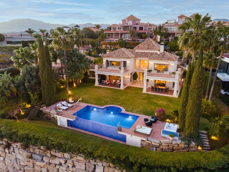 Villa for Sale in Marbella, Malaga 9