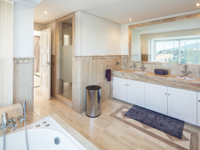 Villa for Sale in Marbella, Malaga 18
