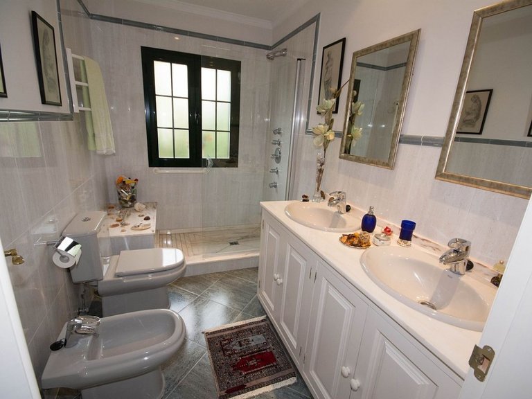 Villa for Sale in Marbella, Malaga 10