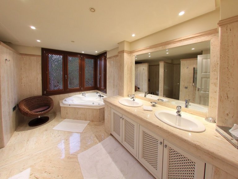 Apartment for Sale in Marbella, Malaga 8