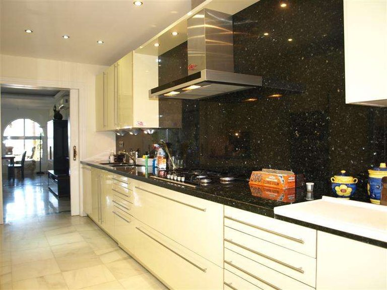 Town House for Sale in Marbella, Malaga 21