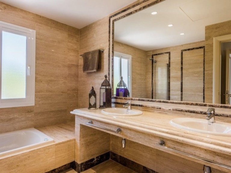 Apartment for Sale in Marbella, Malaga 13