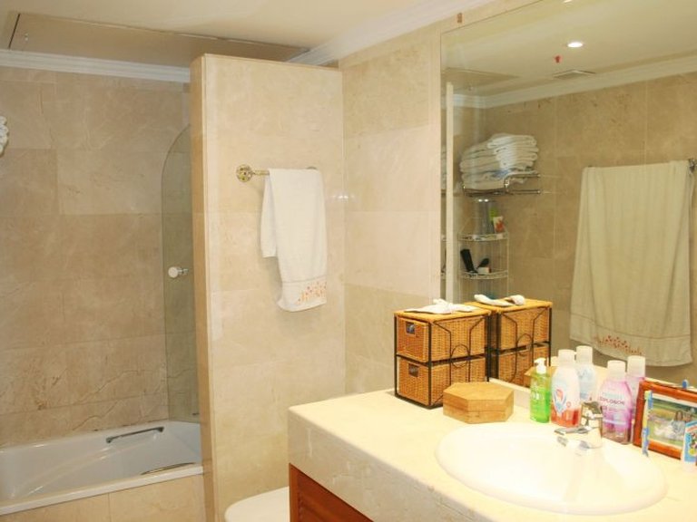 Penthouse for Sale in Marbella, Malaga 18