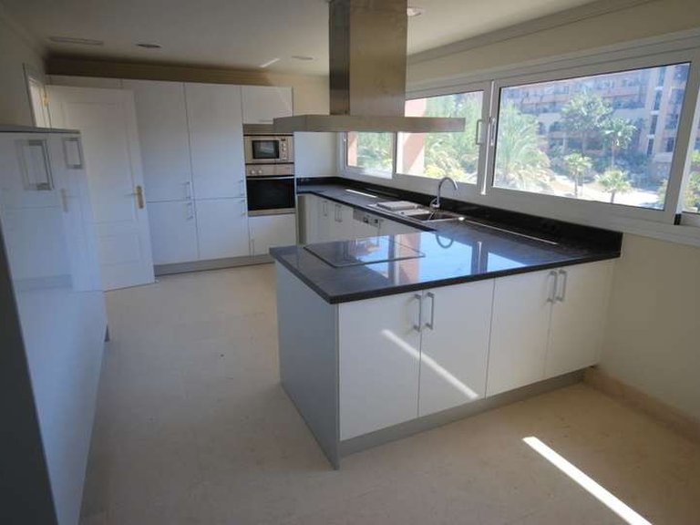 Penthouse for Sale in Marbella, Malaga 8