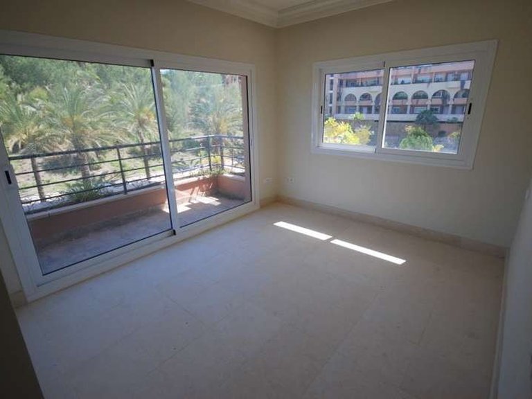 Penthouse for Sale in Marbella, Malaga 13