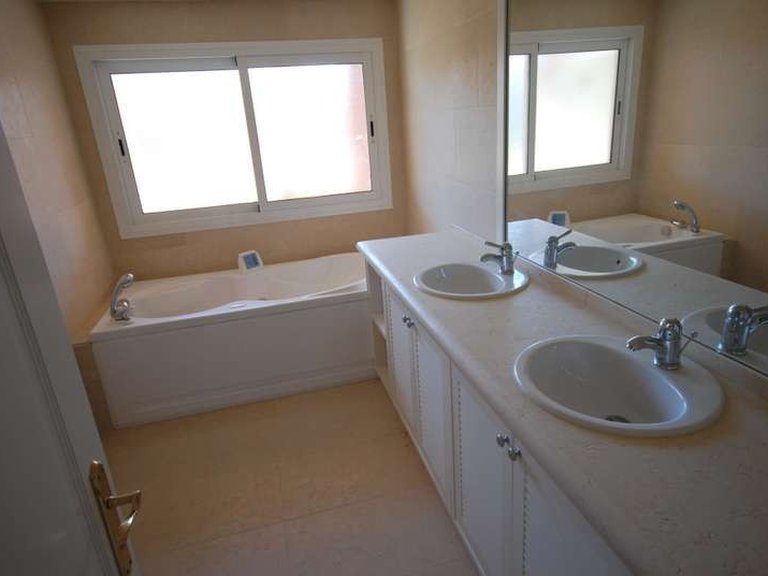 Penthouse for Sale in Marbella, Malaga 15