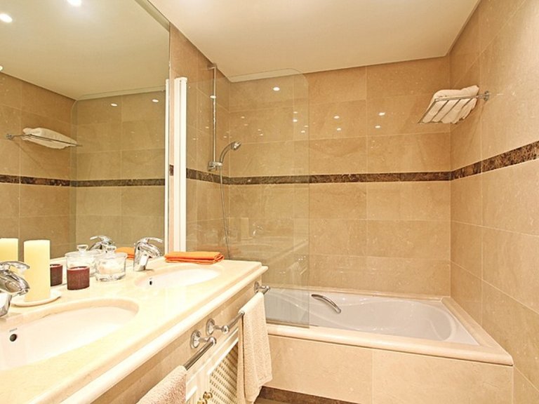 Apartment for Sale in Marbella, Malaga 16