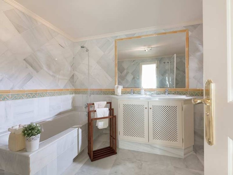 Apartment for Sale in Benahavis, Malaga 10